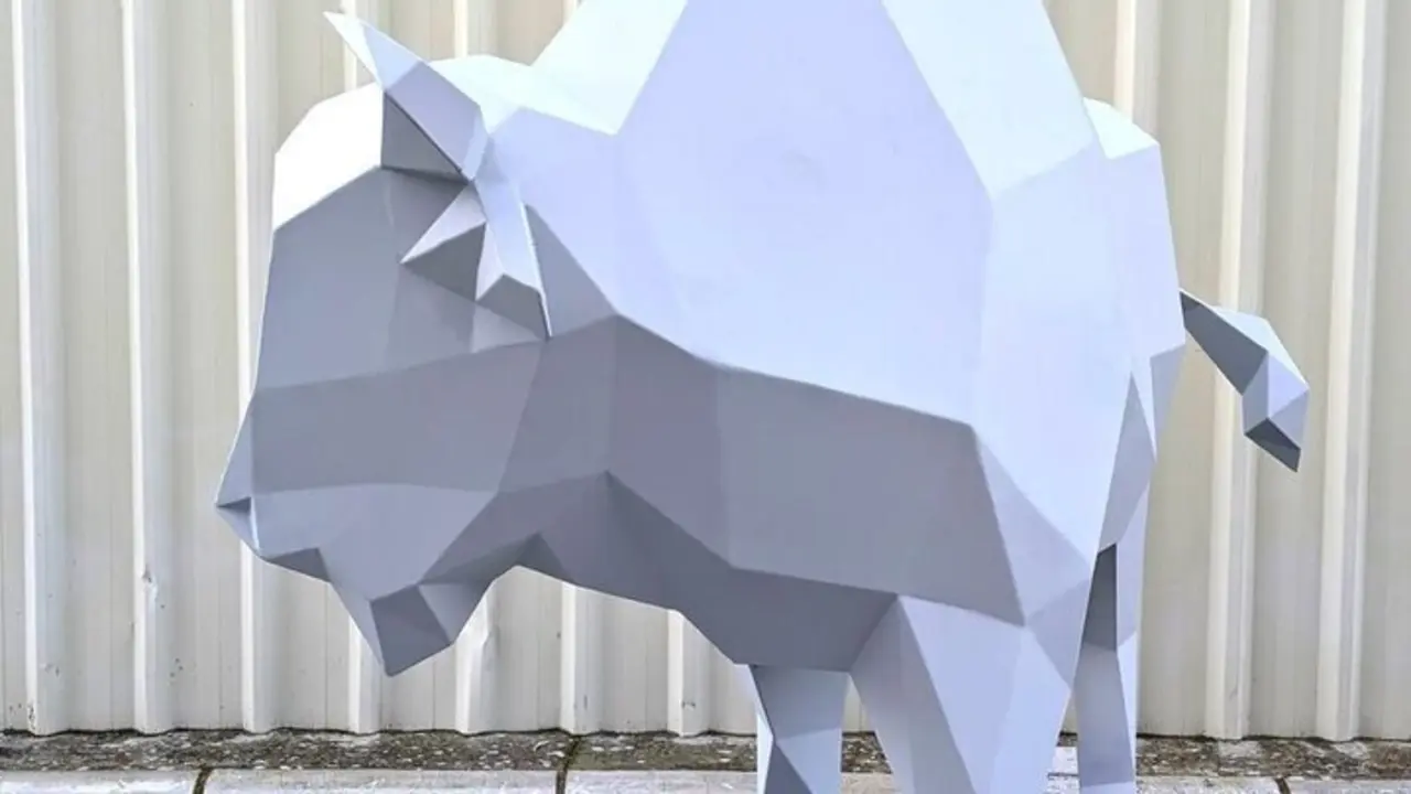 Uno de los bisontes que estar&aacute;n en Torrelavega. / OTARU esculturas