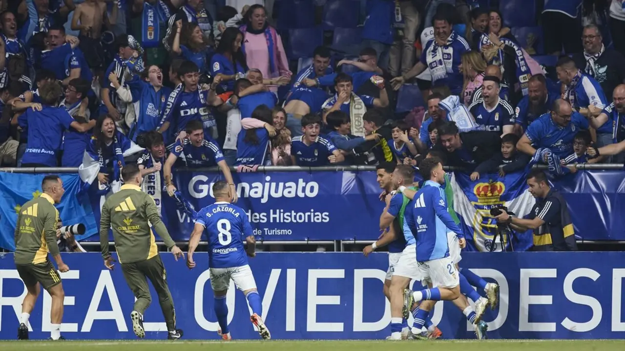 Ilyas Chaira del Real Oviedo celebra uno de los goles del Oviedo en la fase de ascenso. / EP
