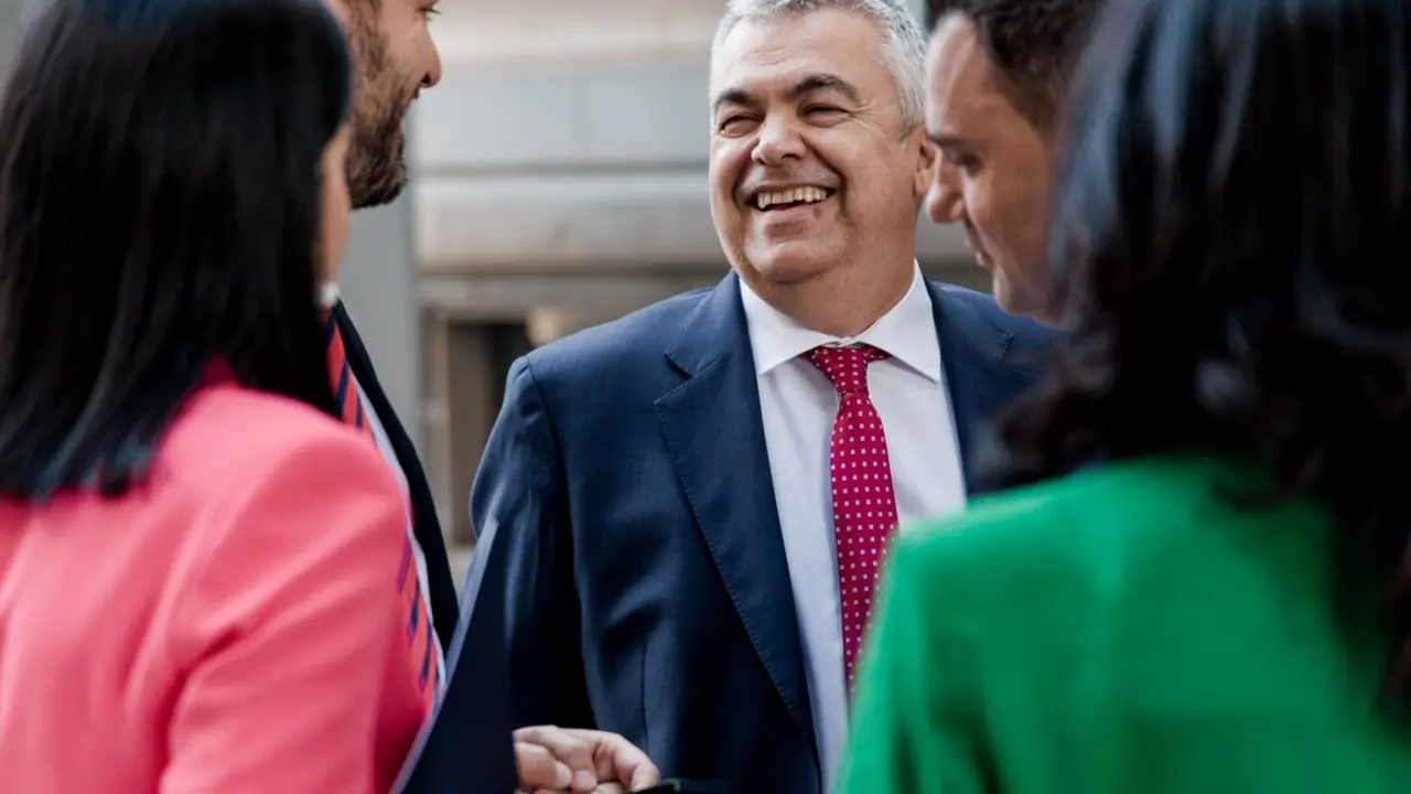 El exsecretario de Organizaci&oacute;n del PSOE y diputado, Santos Cerd&aacute;n, en el Congreso de los Diputados. / Carlos Luj&aacute;n