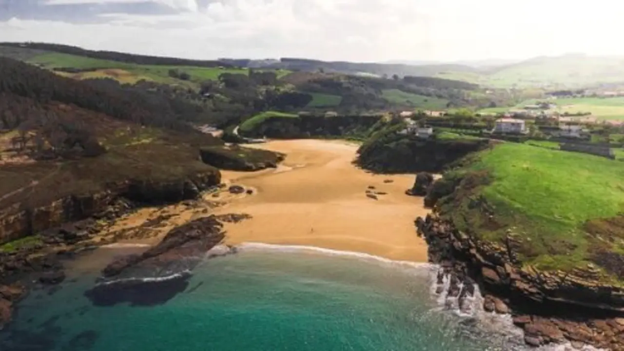 Playa de Galizano, en Cantabria. / A.S.