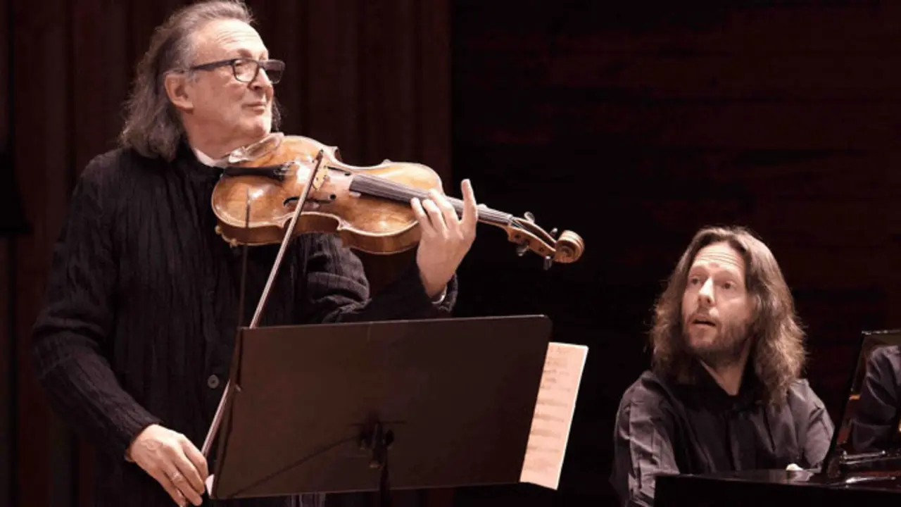El violinista G&eacute;rard Causs&eacute; durante un recital. / x