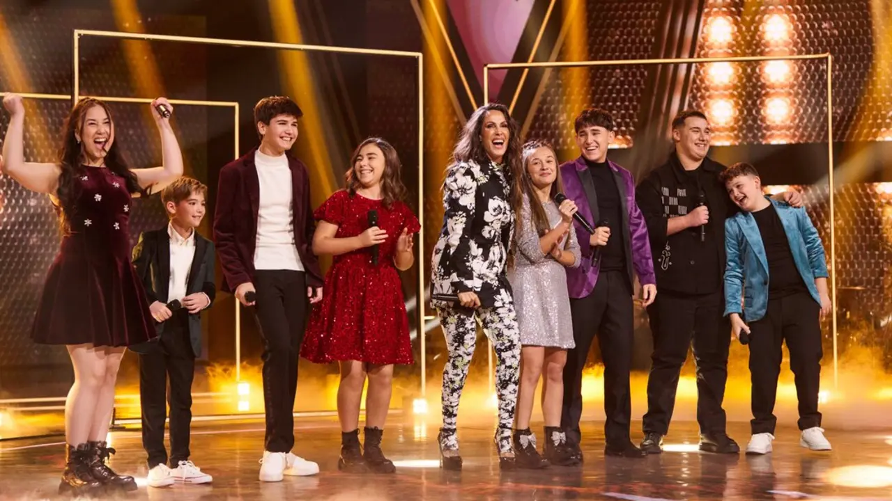 Mal&uacute; cantando en la gala final con los finalistas. / A3