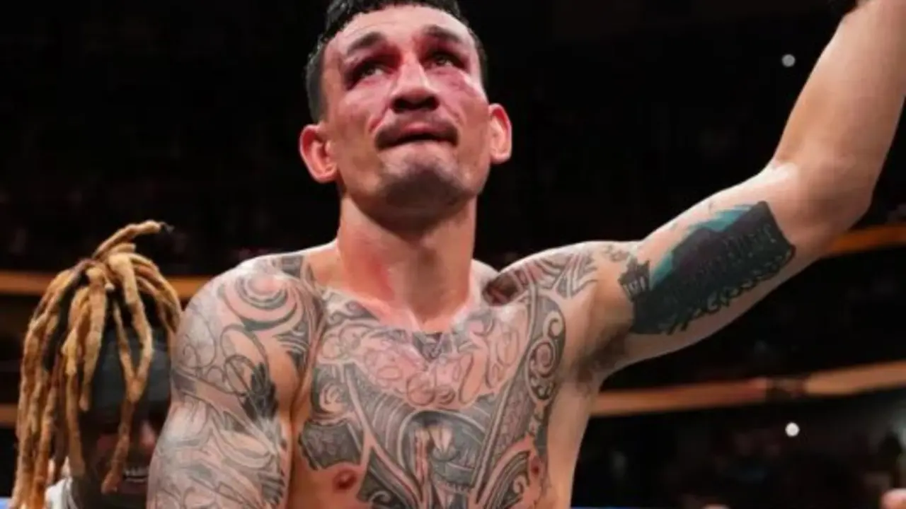Max Holloway, recibiendo el cintur&oacute;n BMF. / UFC