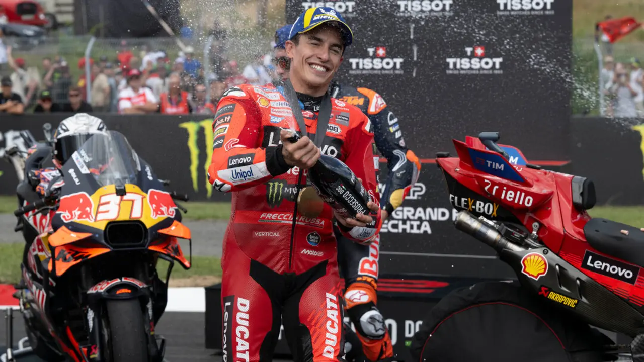 Marc M&aacute;rquez celebra la victoria en el sprint. / EP