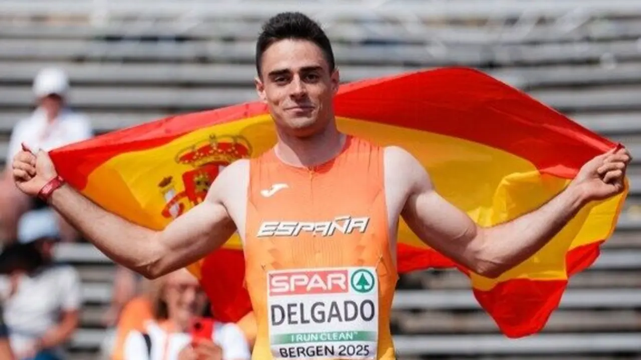 El c&aacute;ntabro, Pablo Delgado, tras ganar la medalla de oro. / RFEA