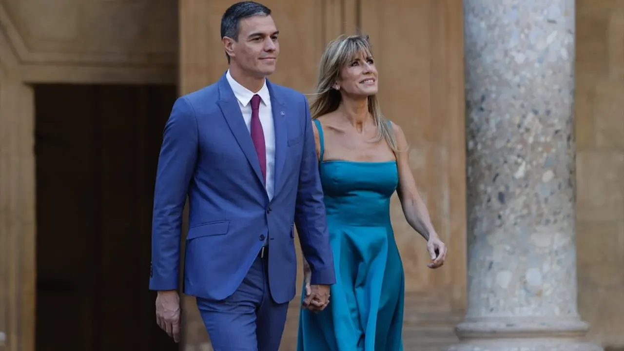El presidente del Gobierno en funciones, Pedro S&aacute;nchez, junto a su mujer, Bego&ntilde;a G&oacute;mez. / Alex C&aacute;mara