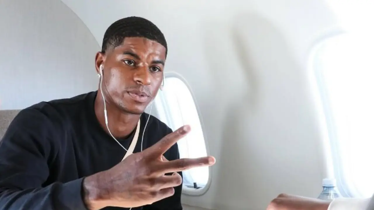 Rashford en su avi&oacute;n, llegando a Barcelona. / IG