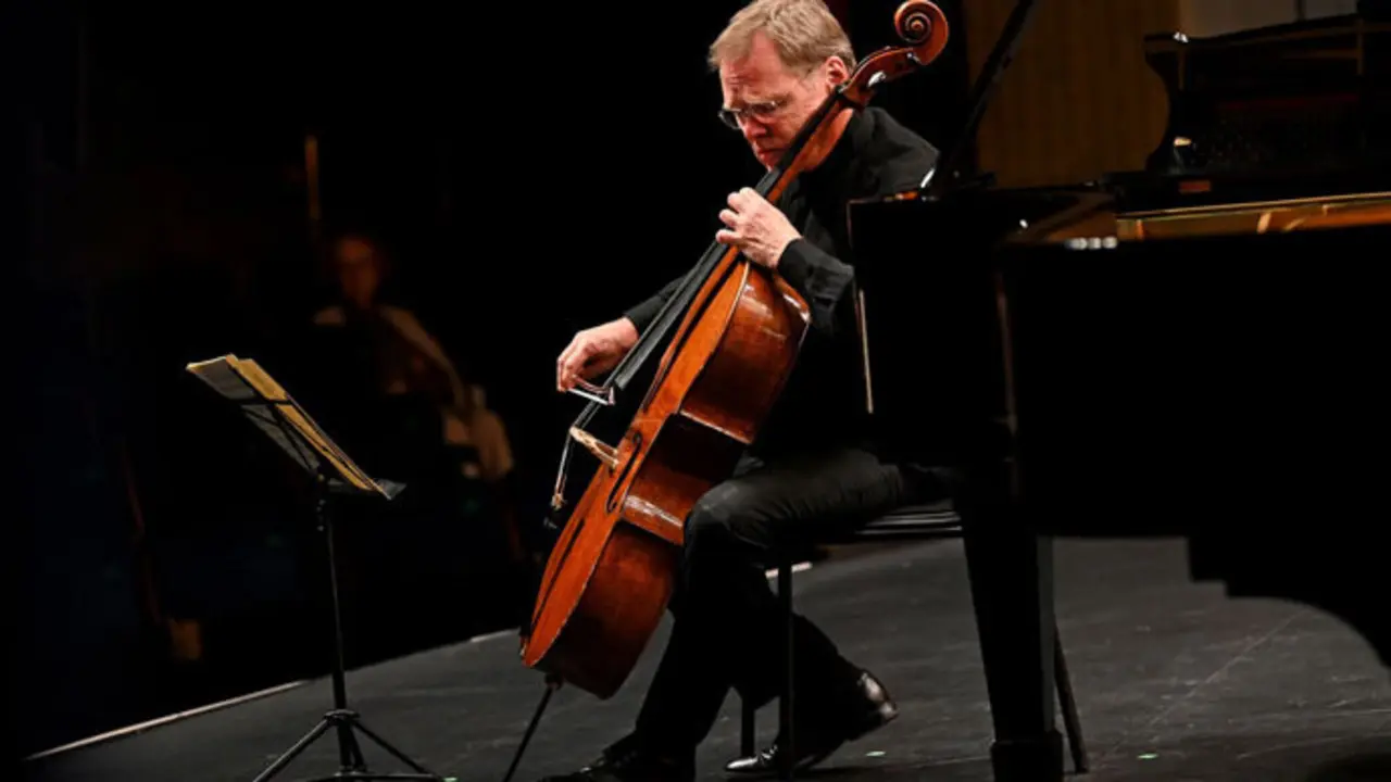 El maestro Richter durante un recital. / x
