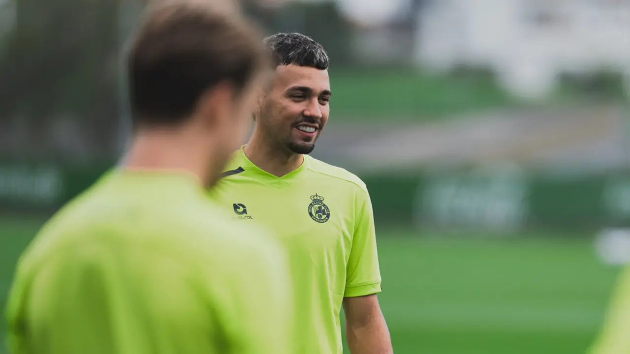 El jugador del Racing, Juan Carlos Arana, durante el primer entrenamiento de la pretemporada. / RRC