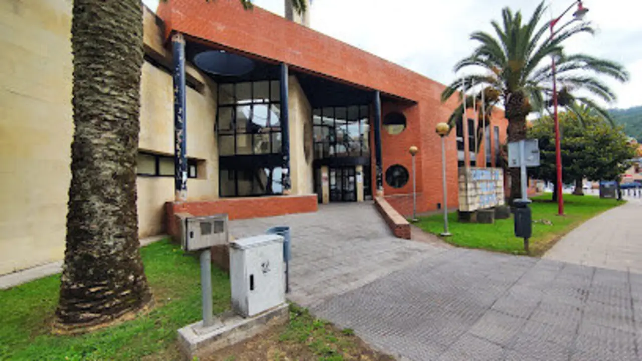 Centro de salud de Solares, centro asistencial de referencia de la Zona B&aacute;sica de Salud Cudeyo. / Alerta