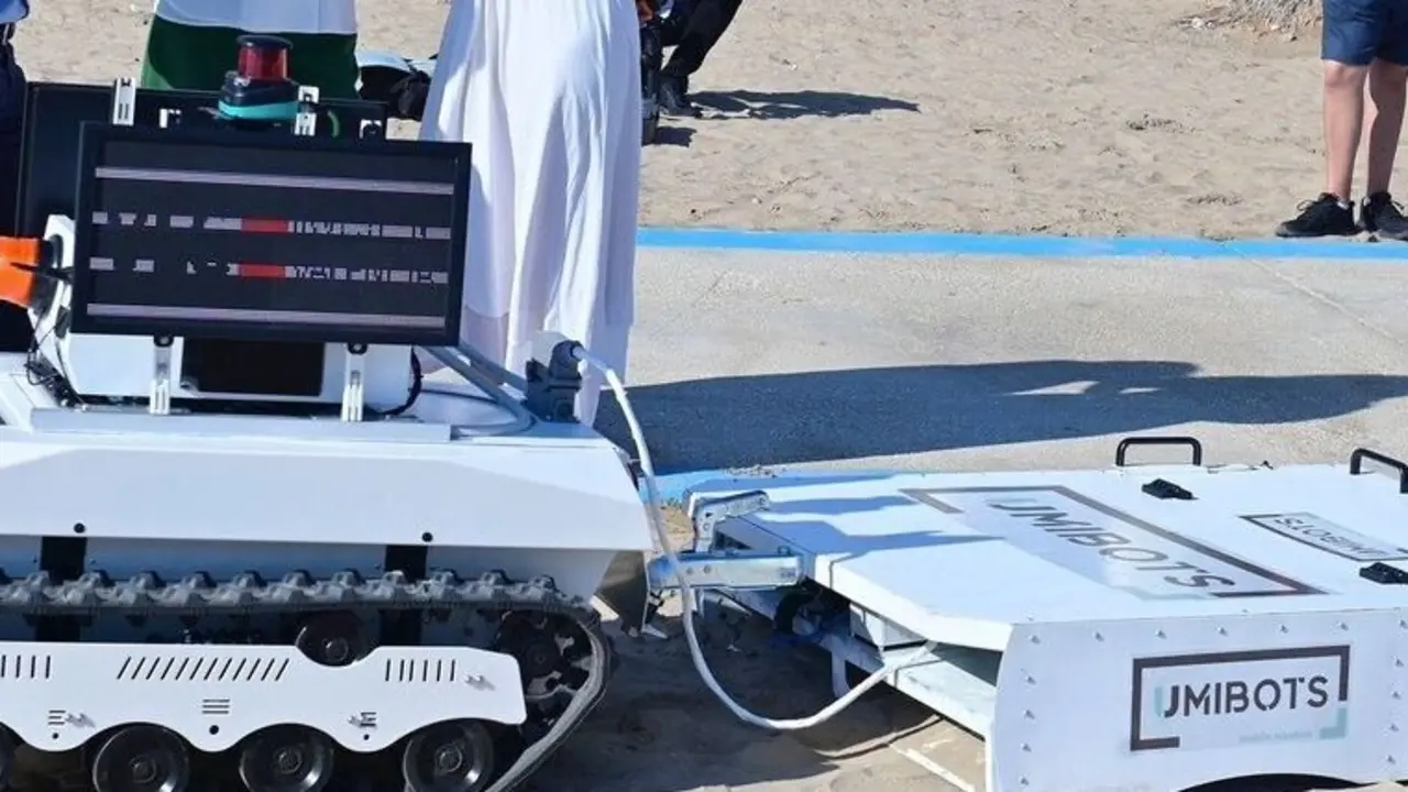Robot 'UmiBeach'. / EP