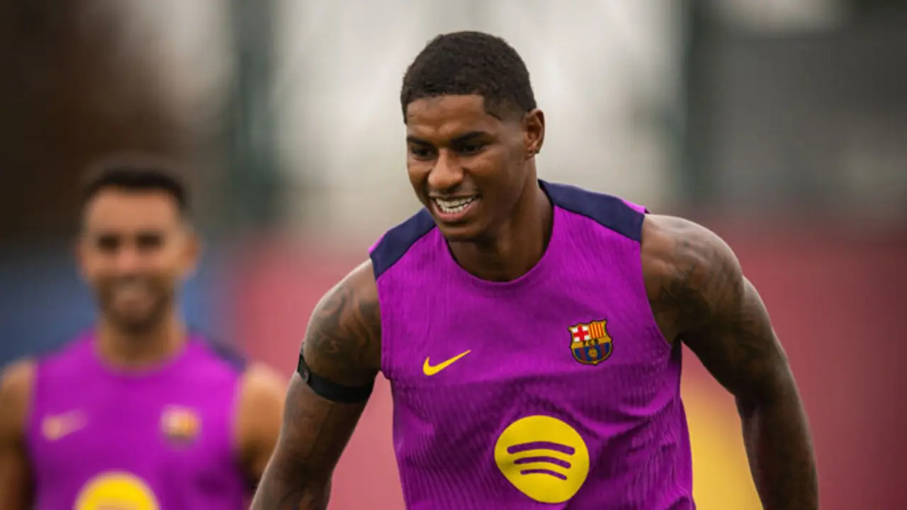 El jugador del Bar&ccedil;a Marcus Rashford durante un entrenamiento. / x