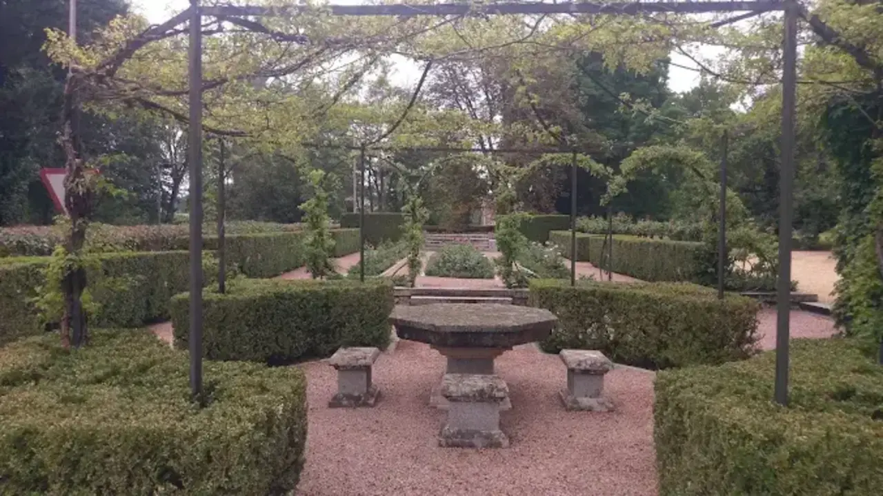 Uno de los rincones del Jard&iacute;n Hist&oacute;rico de Puente San Miguel. / A.E