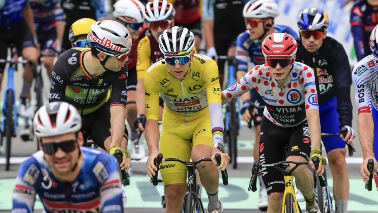 Pogacar, Vingegaard y Van Aert durante el Tour. / EP