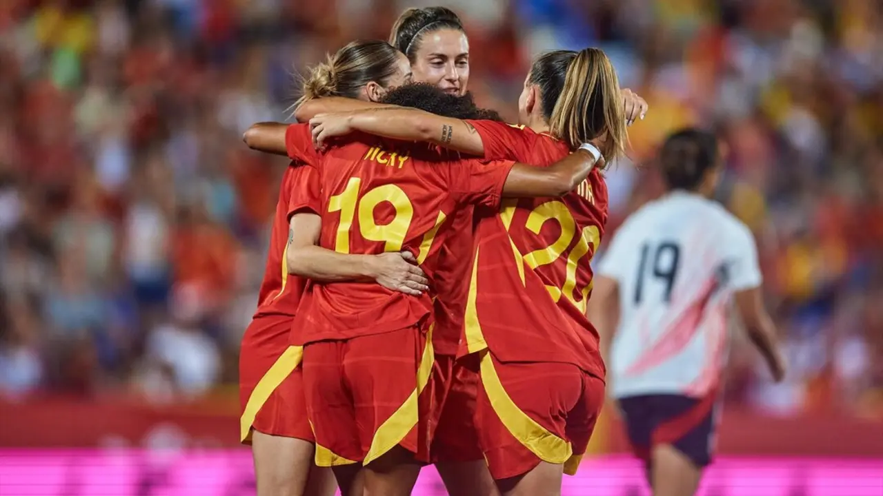 Las jugadoras de la selecci&oacute;n espa&ntilde;ola celebran el 2-1 de Vicky L&oacute;pez en el amistoso ante Jap&oacute;n. / RFEF