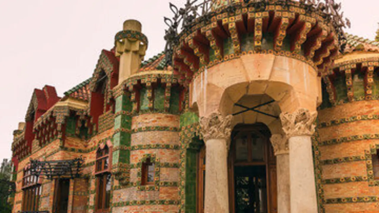 Uno de los rincones de El Capricho de Gaud&iacute; en Comillas. / A.S.P