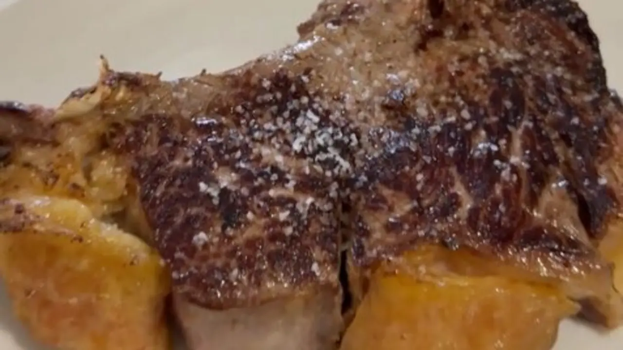 Chulet&oacute;n del restaurante mes&oacute;n El Tropez&oacute;n. / RRSS