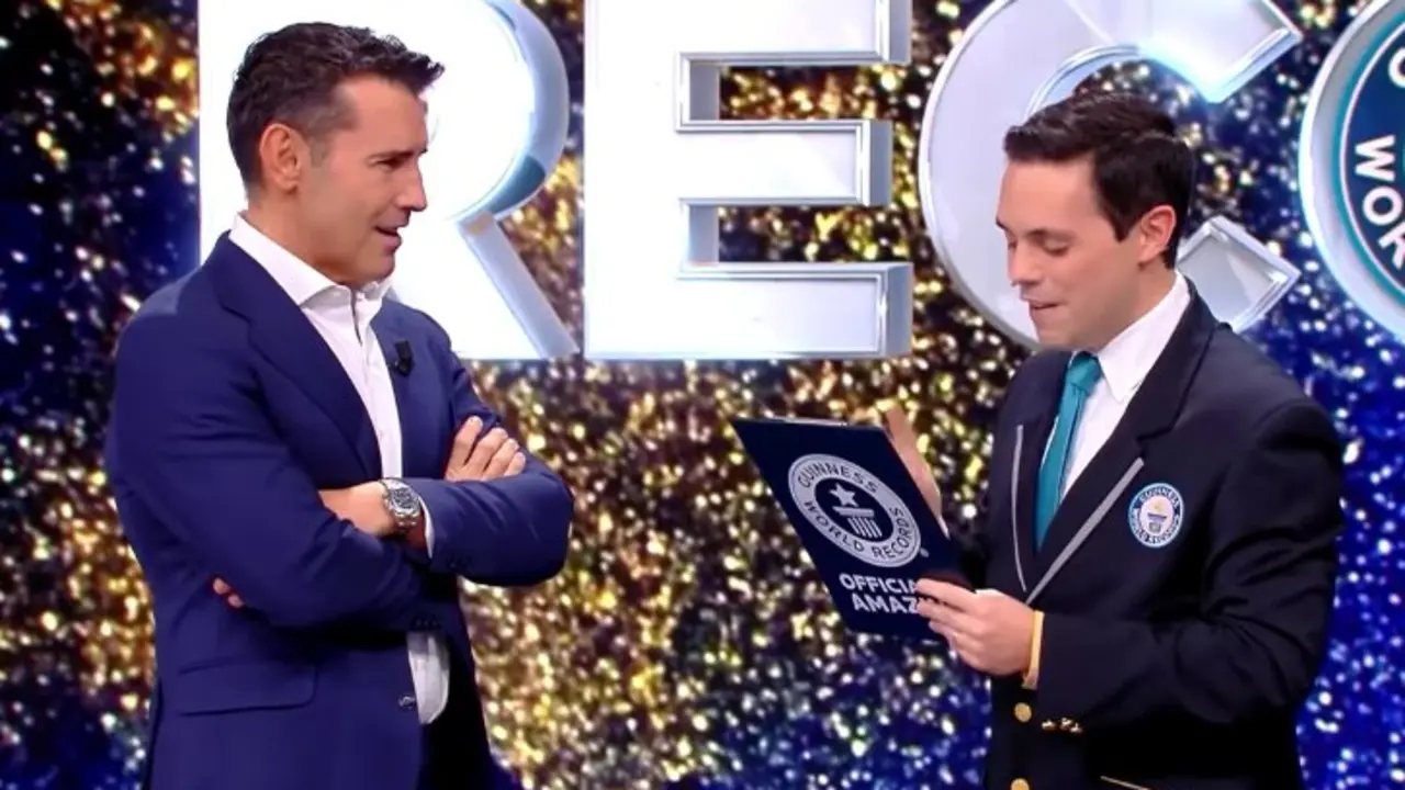 Jes&uacute;s V&aacute;zquez al recibir el reconocimiento. / Instagram