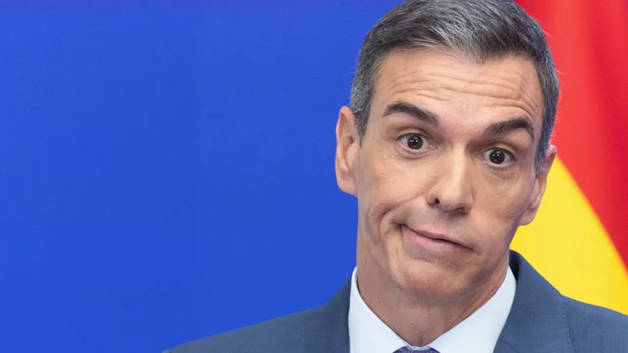 El presidente del Gobierno, Pedro S&aacute;nchez, comparece ante los medios de comunicaci&oacute;n para hacer balance del curso pol&iacute;tico, a 28 de julio de 2025, en Madrid (Espa&ntilde;a). Esta fotograf&iacute;a ha sido realizada utilizando la t&eacute;cnica de doble exposici&oacute;n.
Fecha: 28/07/2025.

Firma: Eduardo Parra / Europa Press
