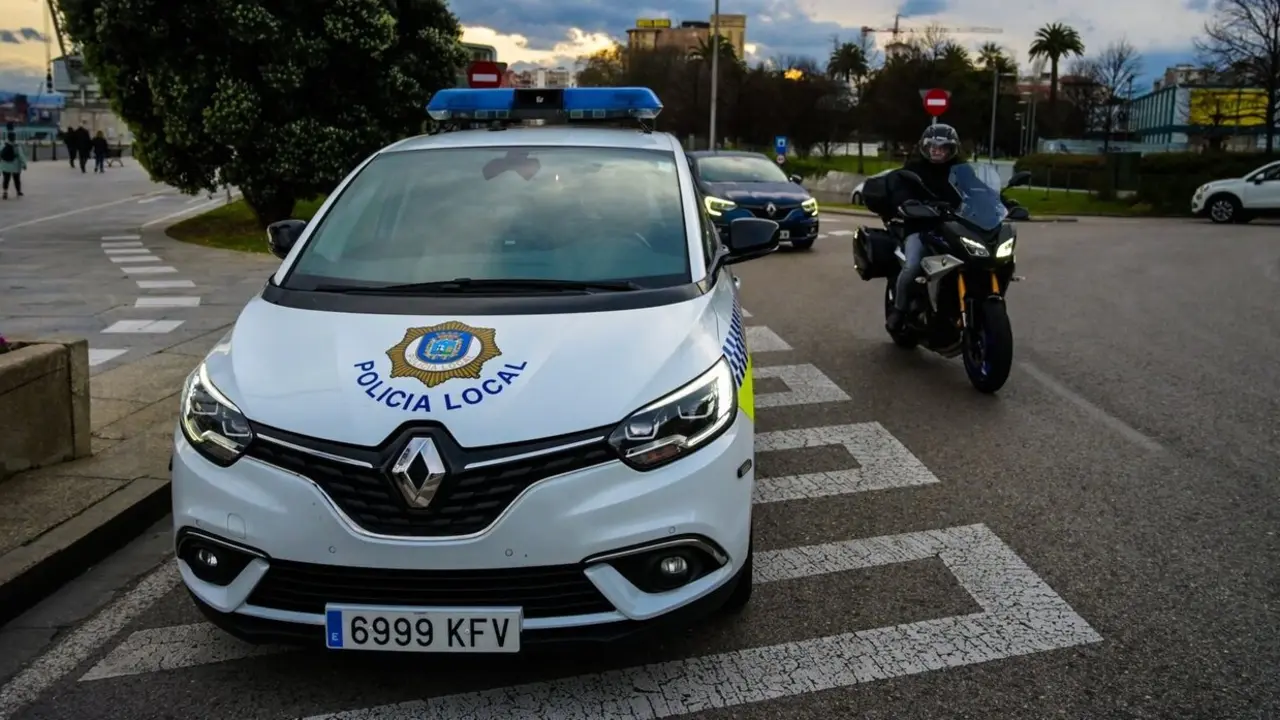 Veh&iacute;culo de la Polic&iacute;a Local de Santander. / EP