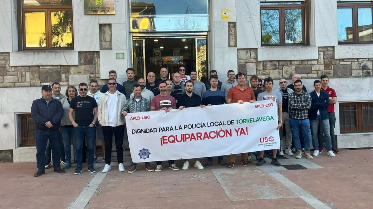 Concentraci&oacute;n Polic&iacute;a Local Torrelavega. / APLB
