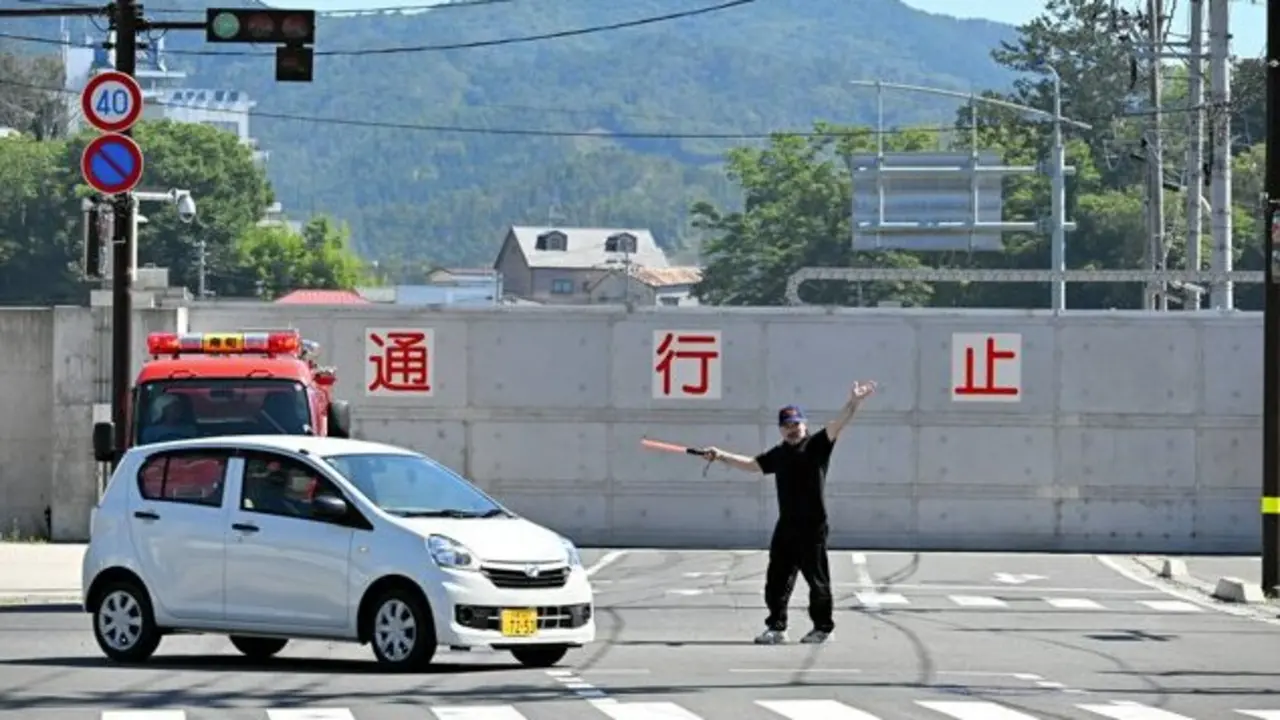 Tras la emisi&oacute;n de una alerta de tsunami, se cerr&oacute; el paso costero "Rikko" y la carretera qued&oacute; cerrada al tr&aacute;fico. (Foto de Tsunetomo Fukudome, 9:12 a. m. del 30 de julio de 2025, ciudad de Kesennuma, prefectura de Miyagi)