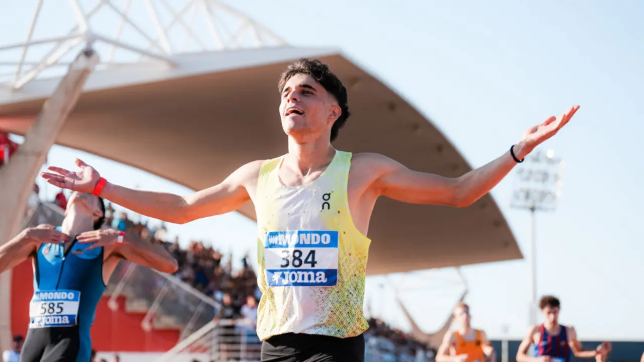 Aaron Ceballos tras ganar la prueba. / RFEA