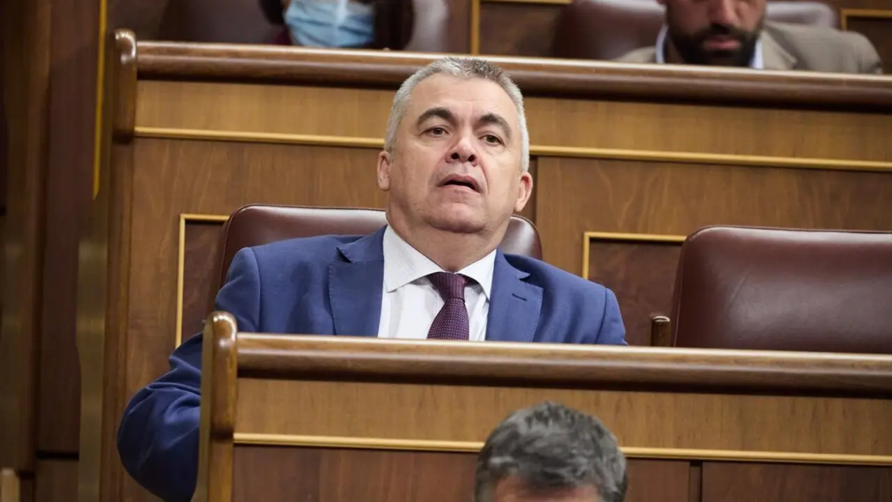 El exsecretario de Organizaci&oacute;n del PSOE y diputado, Santos Cerd&aacute;n, durante una sesi&oacute;n plenaria, en el Congreso de los Diputados. / Jes&uacute;s Hell&iacute;n