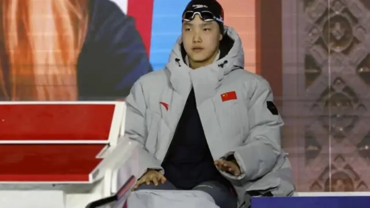 La nadadora Zidi Yu, antes de tirarse en el relevo 4x100 en el mundial de nataci&oacute;n. / x