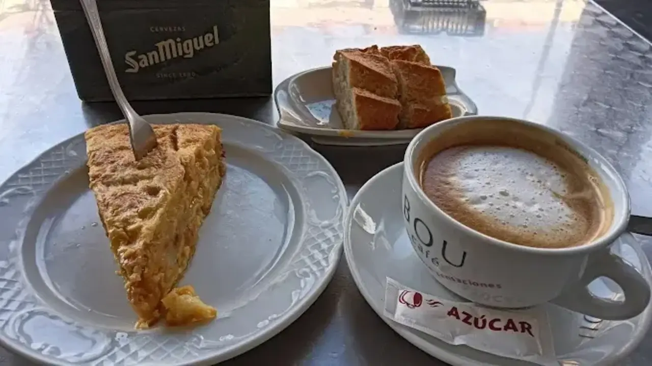 Un pincho de tortilla del local. / A.E