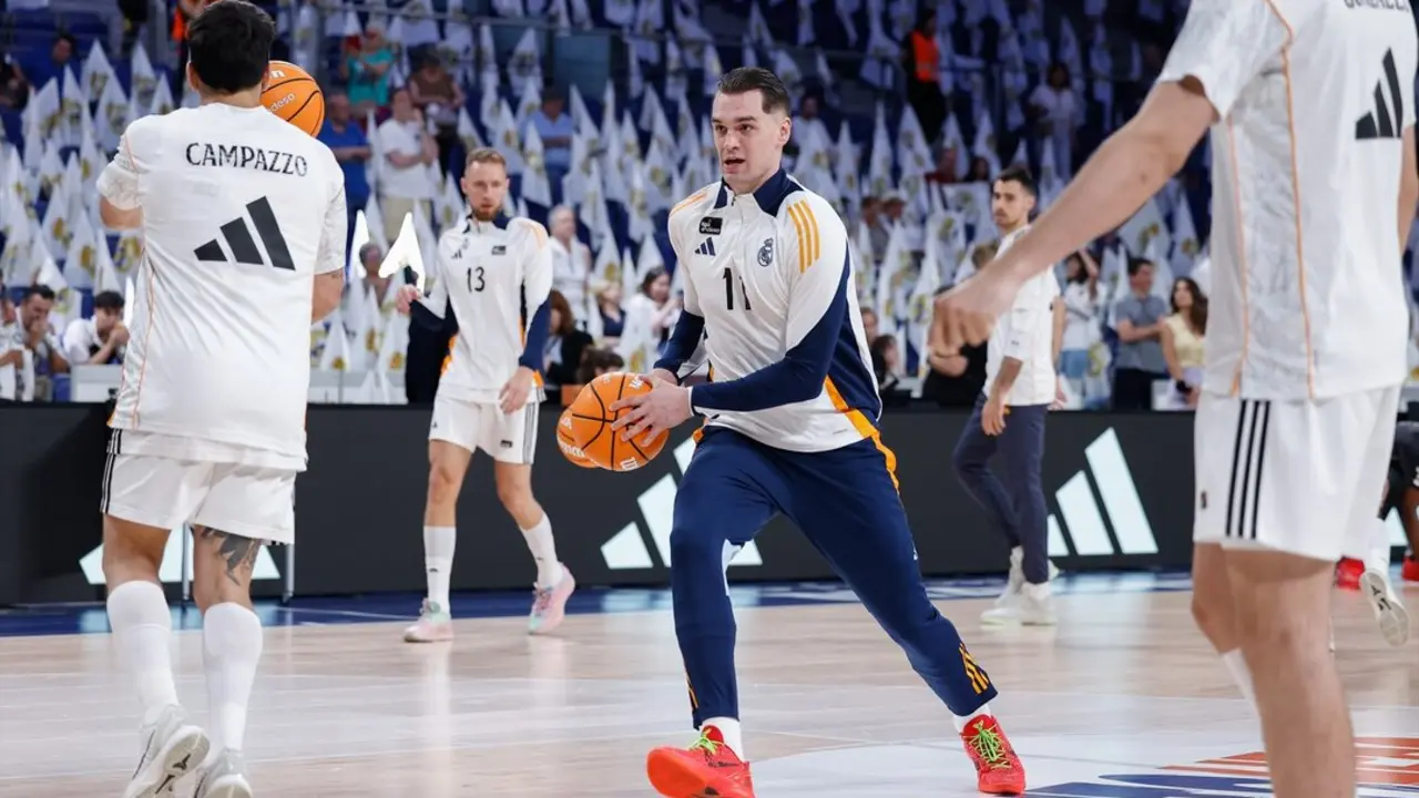 Mario Hezonja durante un calentamiento con el Real Madrid. / EP