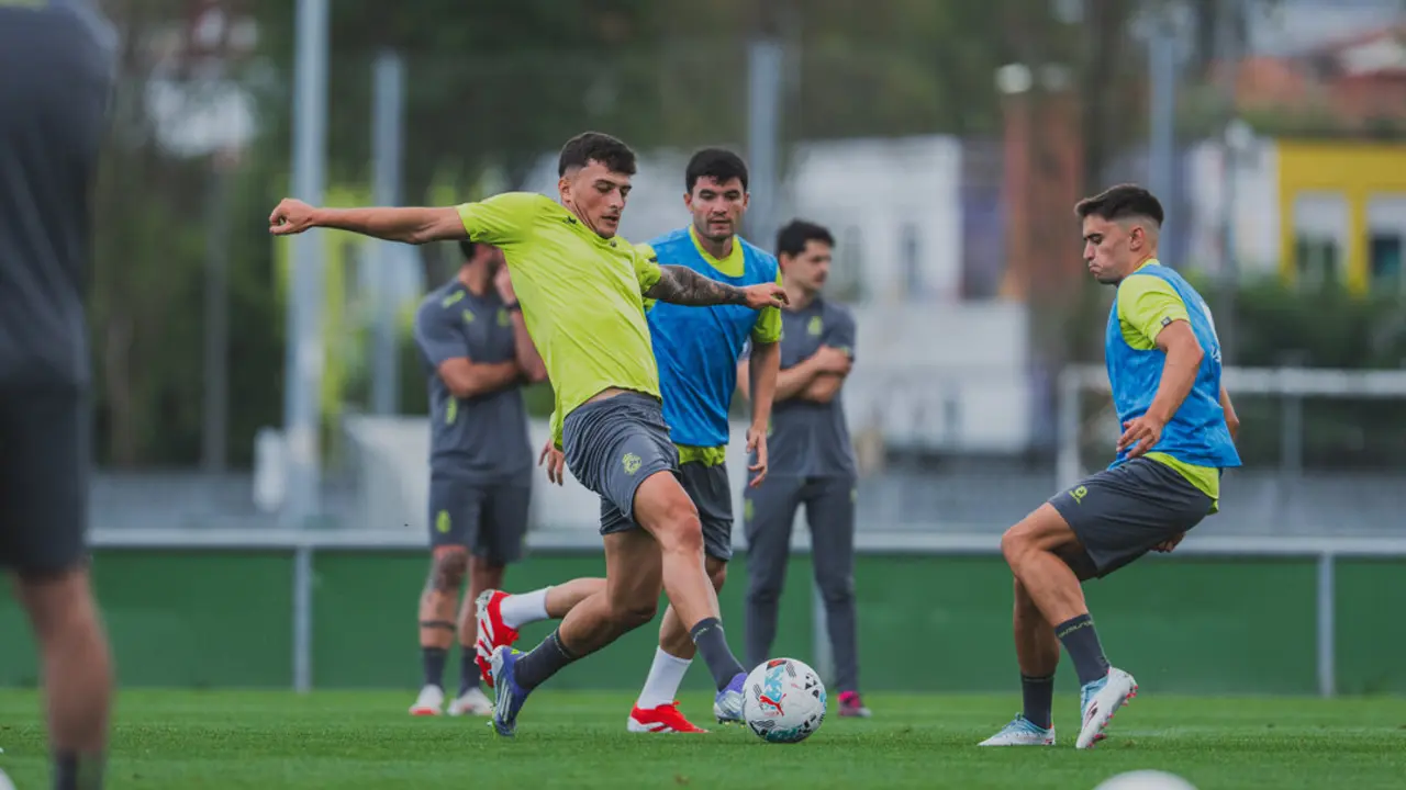 Entrenamiento de ayer en El Sardinero. / RRC