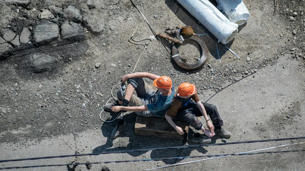 Dos trabajadores de la construcci&oacute;n. / A.E