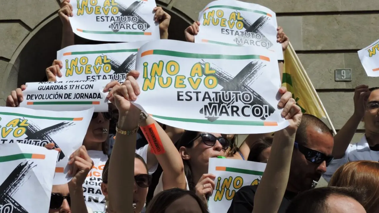 Una protesta convocada por los m&eacute;dicos en rechazo del Estatuto Marco de Sanidad. / Alerta