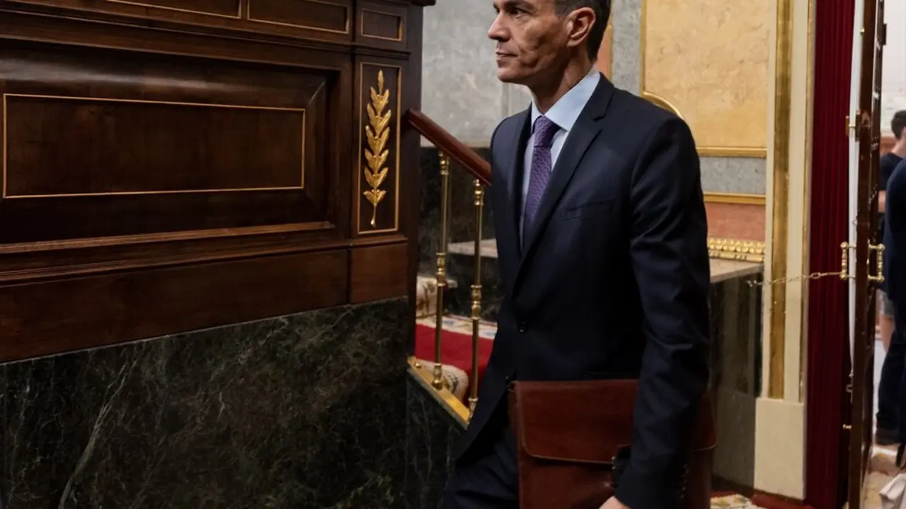 El presidente del Gobierno, Pedro S&aacute;nchez, llega a un pleno extraordinario, en el Congreso de los Diputados. / Eduardo Parra