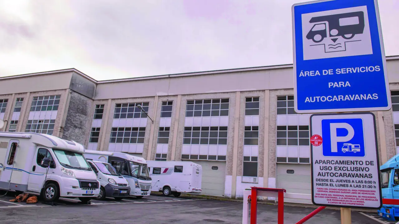 El &aacute;rea municipal de autocaravanas de Torrelavega cerrar&aacute; del 4 al 20 de agosto. / Alerta