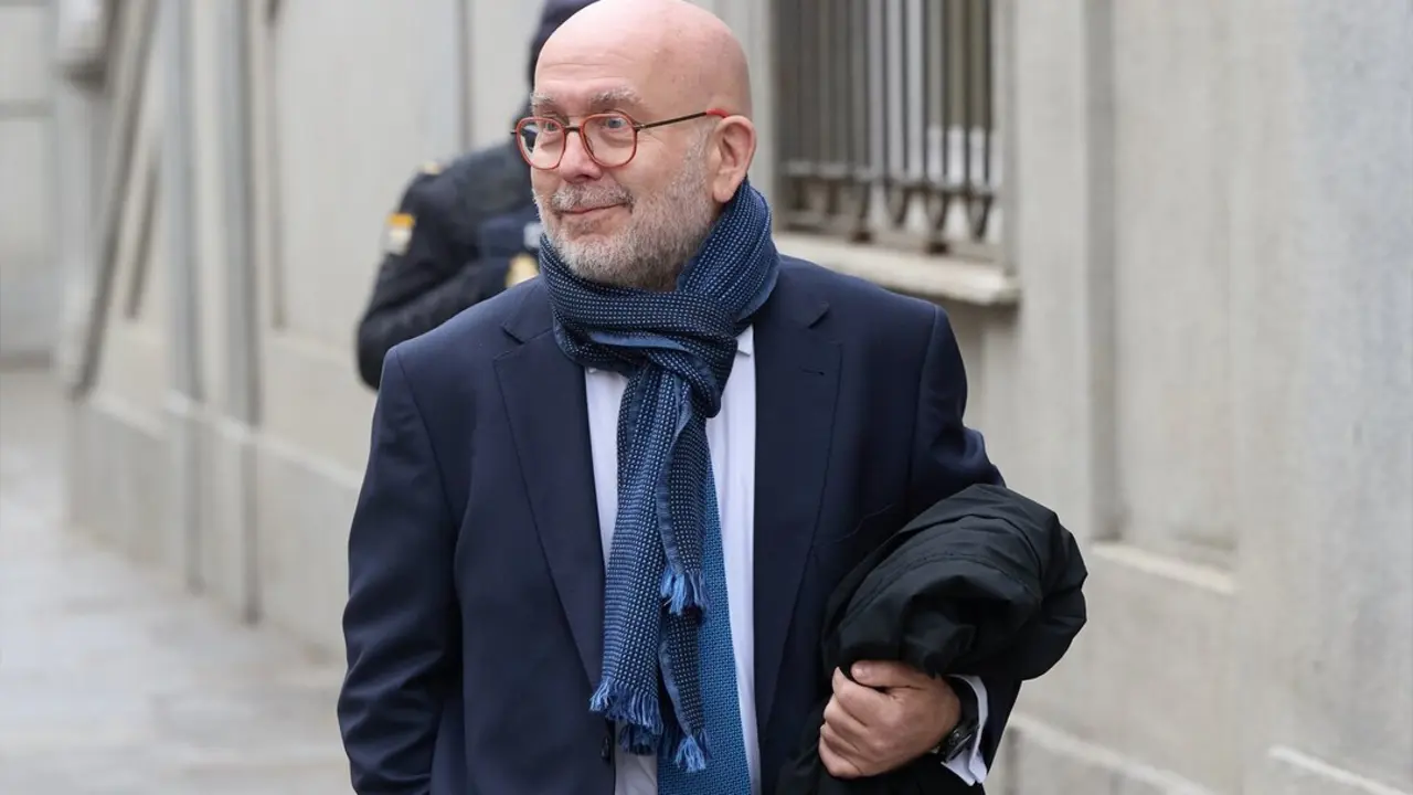 El abogado de Puigdemont, Gonzalo Boye, a su llegada a una vista p&uacute;blica, en el Tribunal Supremo. / Jes&uacute;s Hell&iacute;n