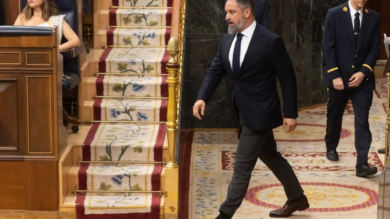 El presidente de VOX, Santiago Abascal, durante un pleno extraordinario, en el Congreso de los Diputados. / Eduardo Parra