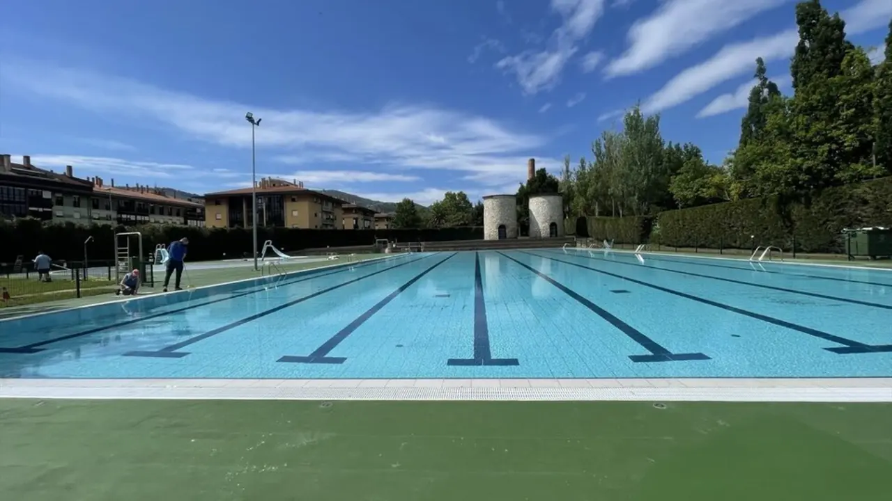 Piscinas exteriores de La Cant&aacute;brica. / EP