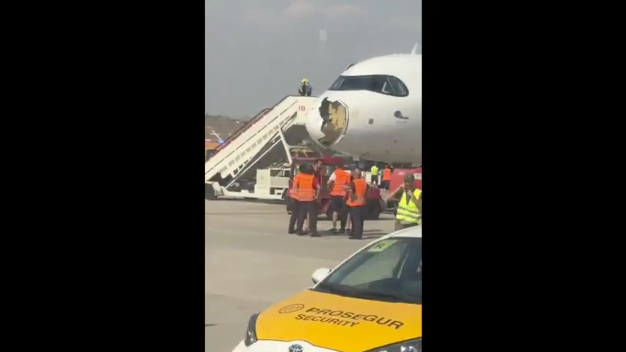 Aterrizaje del avi&oacute;n en Barajas. / @Giancarlo_Sndvl