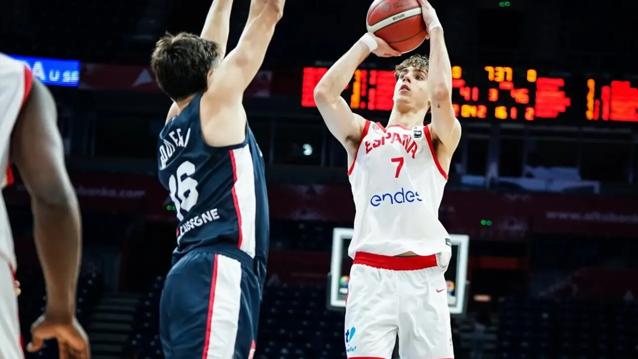 Una &eacute;pica Espa&ntilde;a conquista el Eurobasket Sub-18 masculino ante Francia. / FIBA