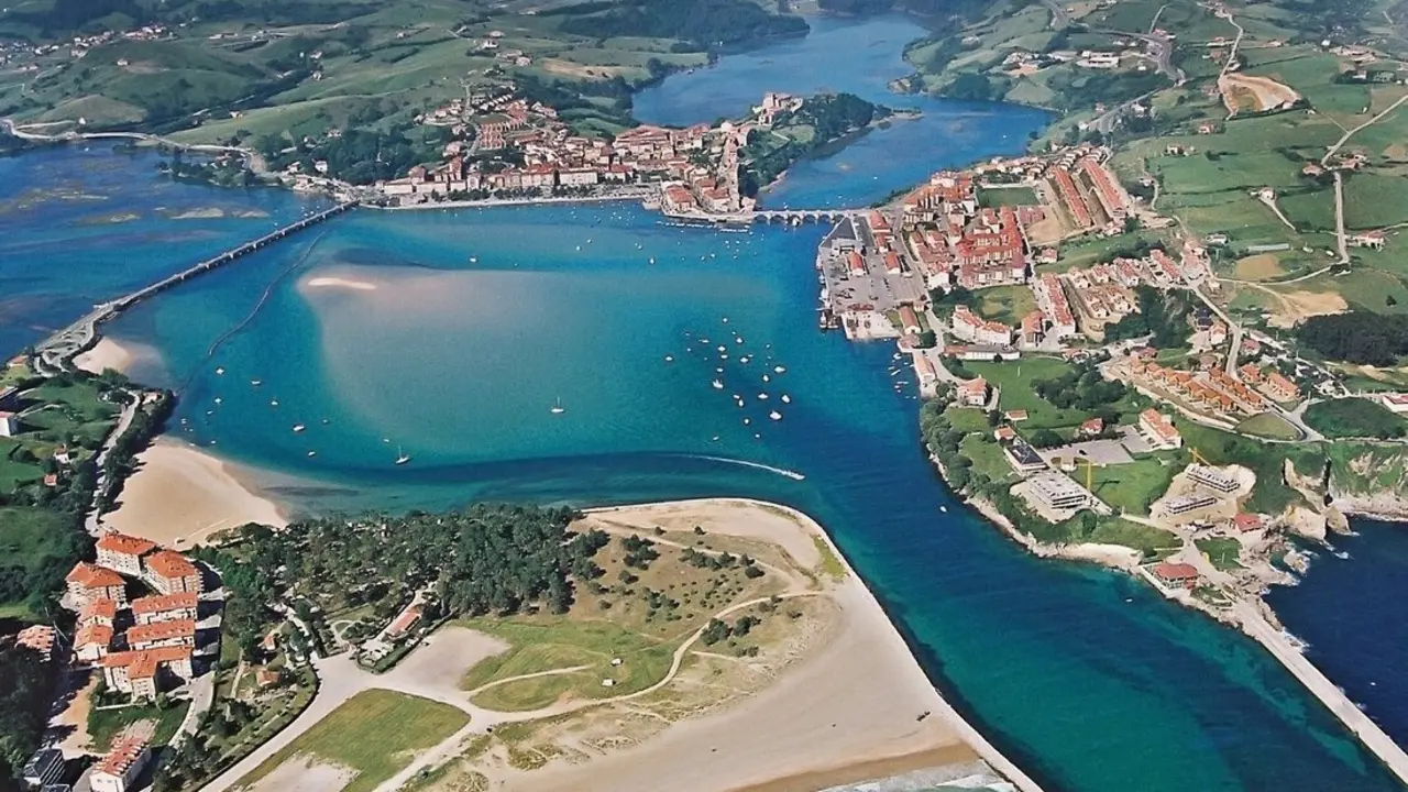Vista a&eacute;rea de San Vicente de la Barquera. / A.S.