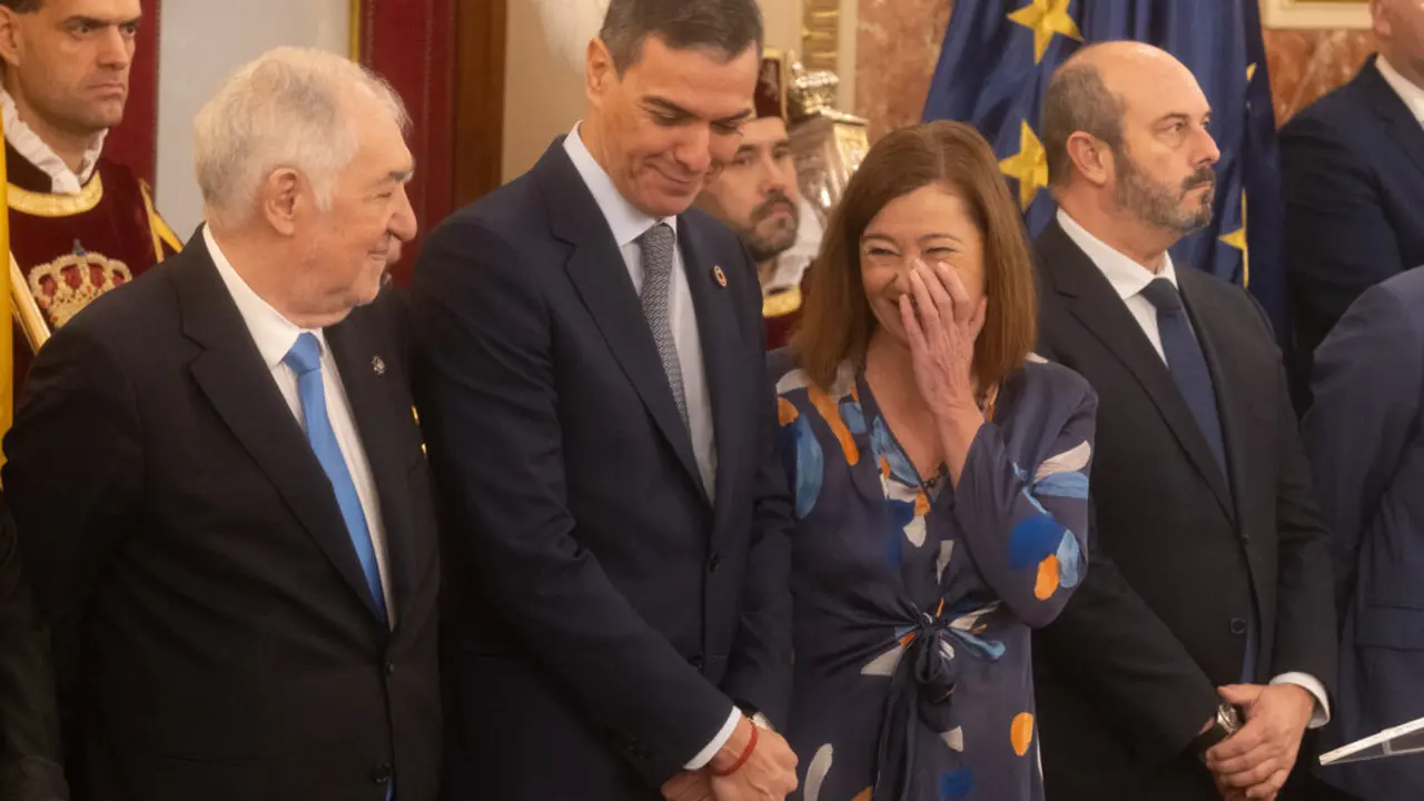 (I-D) El presidente del Tribunal Constitucional, C&aacute;ndido Conde-Pumpido, el presidente del Congreso, Pedro S&aacute;nchez, la presidenta del Congreso, Francina Armengol. / EP