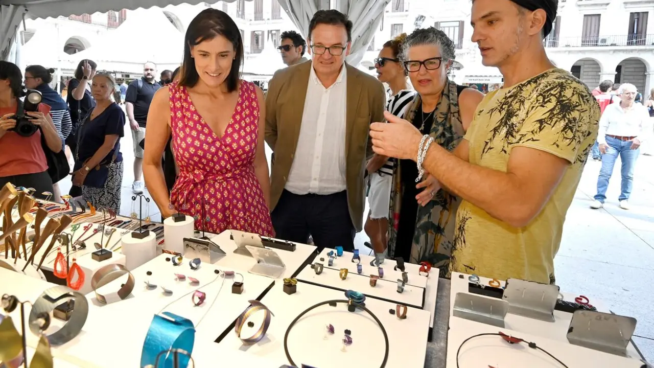 La alcaldesa de Santander durante la inauguraci&oacute;n. / A.E