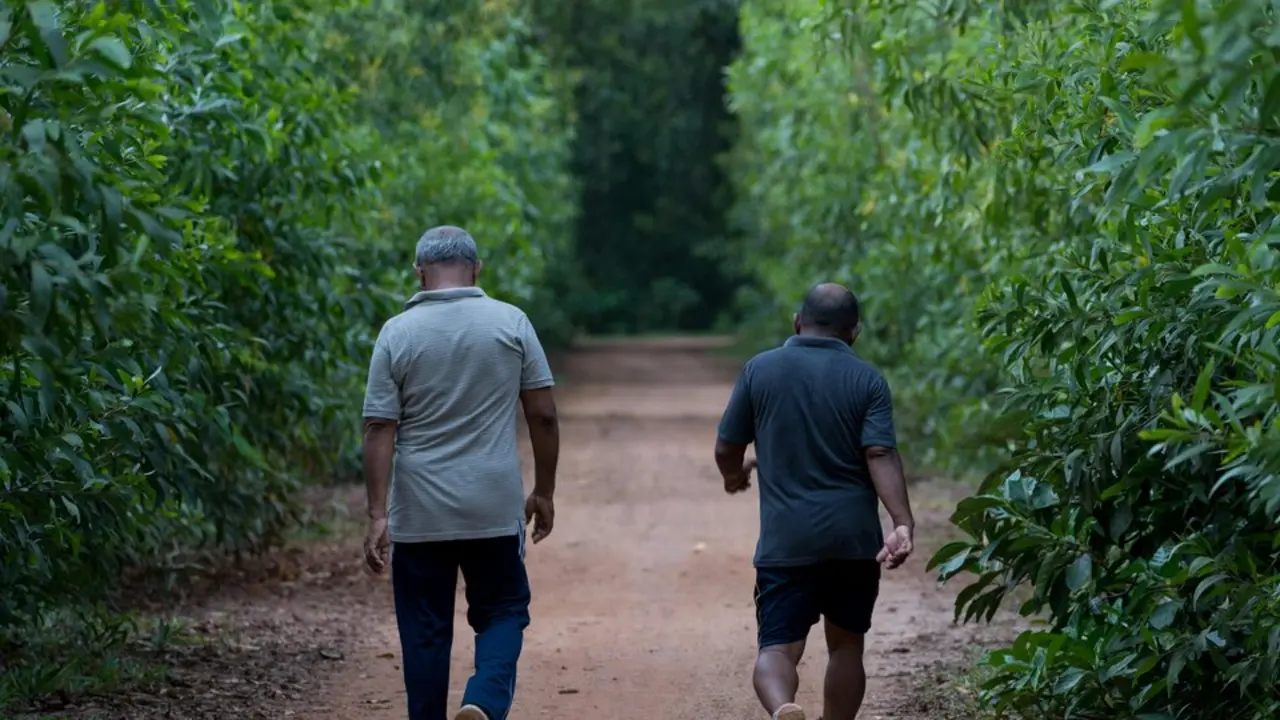 Dos personas haciendo una ruta. / A.E