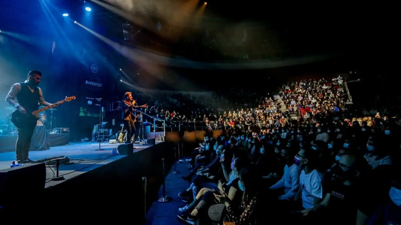 La banda de rock alternativo Shinova durante una presentaci&oacute;n. EP / Archivo
