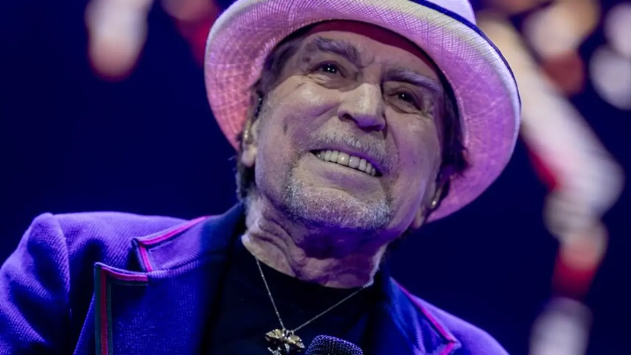 El cantautor Joaqu&iacute;n Sabina durante un concierto. / Ricardo Rubio / Archivo