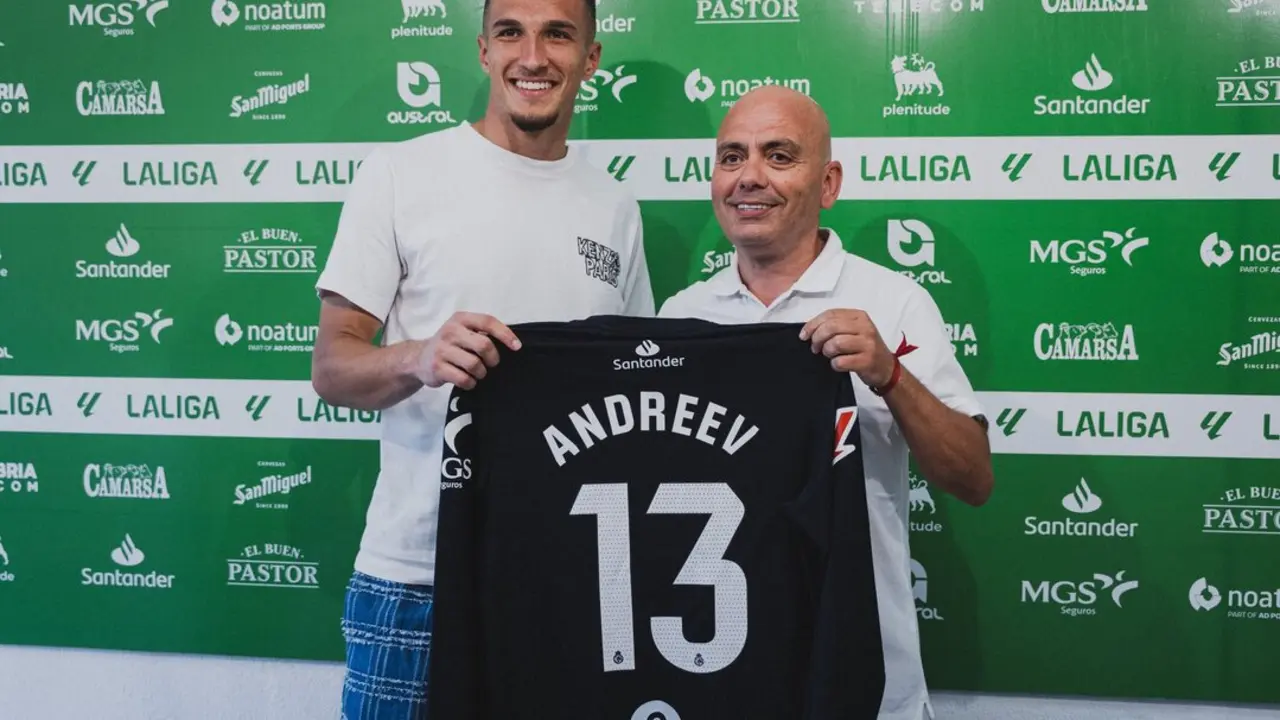 Presentaci&oacute;n oficial de Plamen Andreev como futbolista del Racing. / RRC