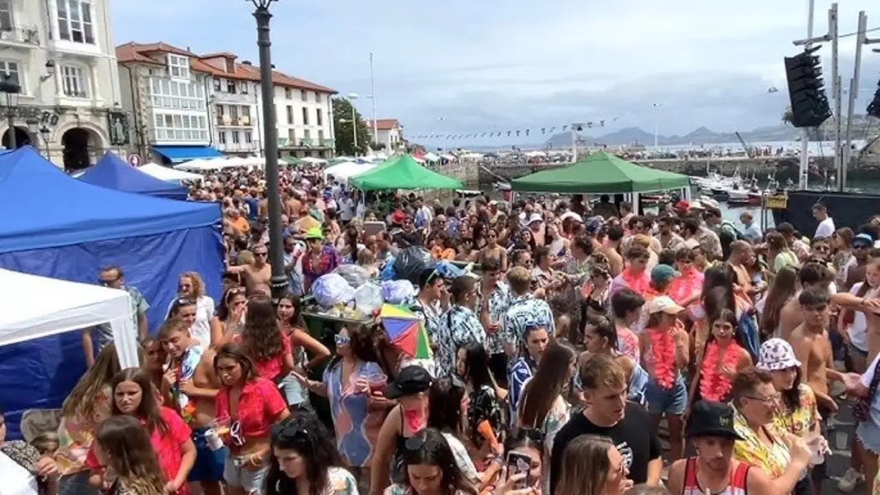 Varias personas durante el Concurso de Marmita. / YT