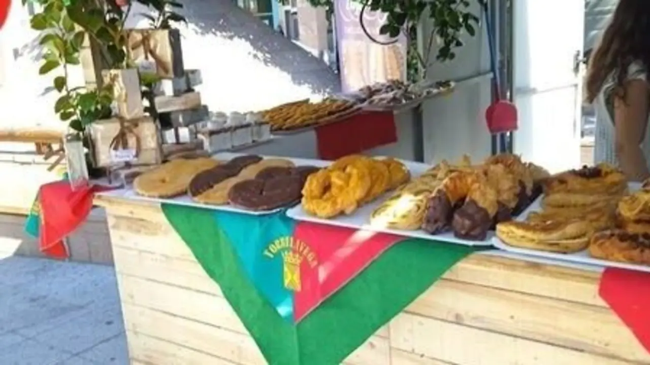 Varios de los productos hechos con hojaldre durante la feria. / A.E
